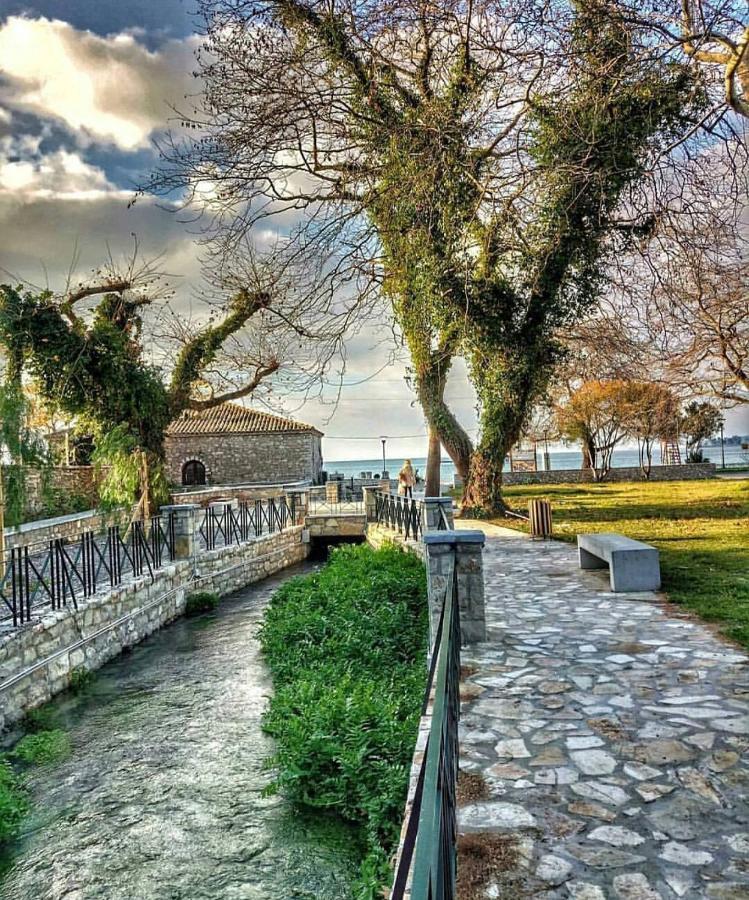 Nafpaktos Beach Luxury Suites Екстер'єр фото