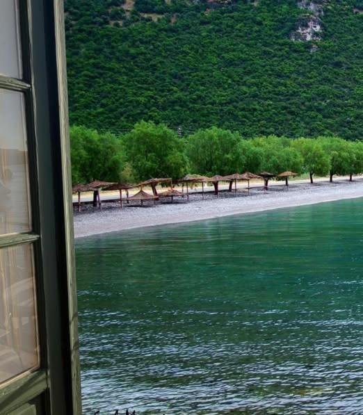 Nafpaktos Beach Luxury Suites Екстер'єр фото
